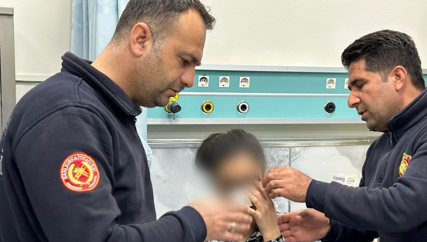 elbise-giyerken-gozunu-fermuara-sikistirdi-YpraZ23l.jpg