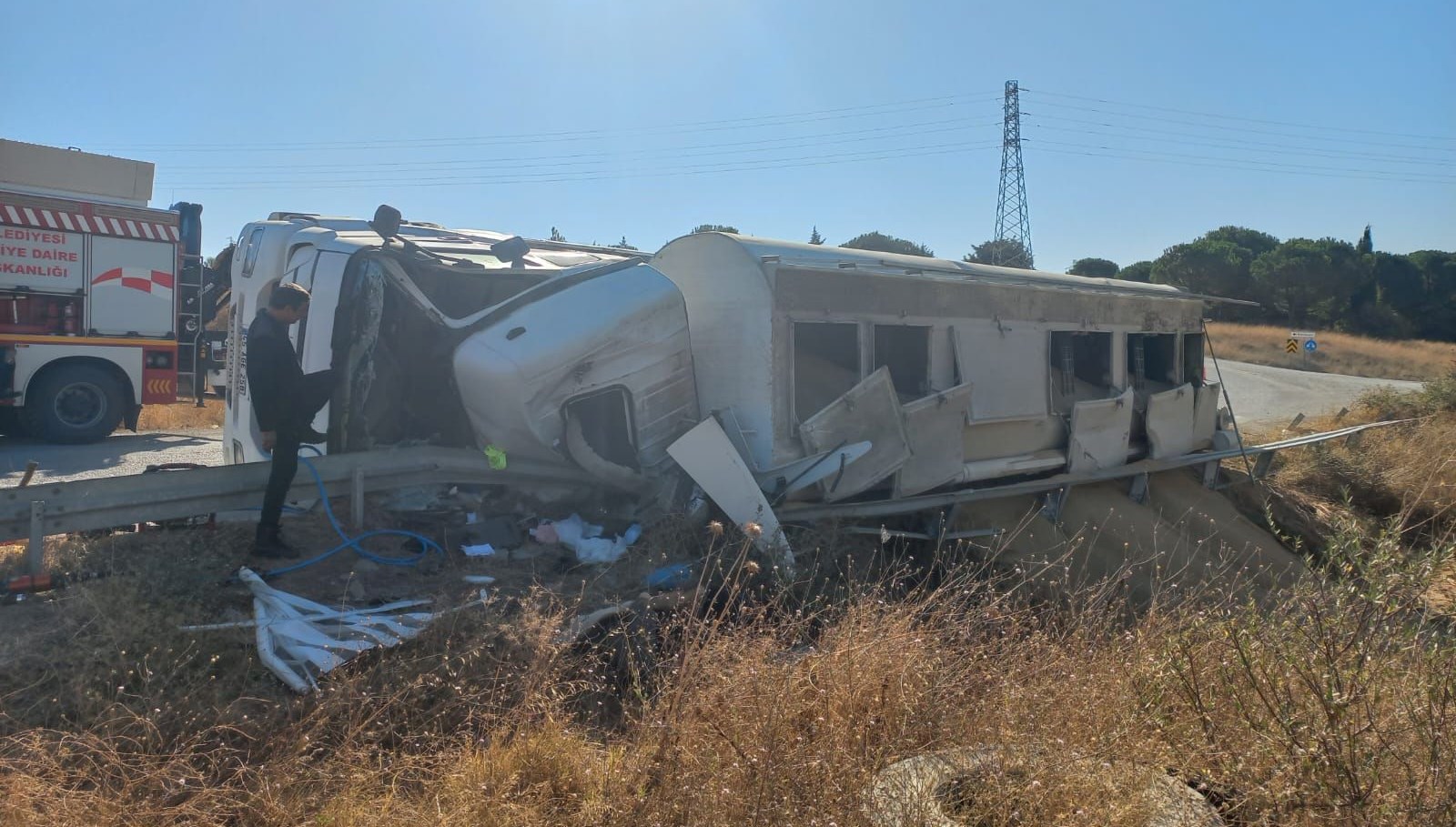 balikesirde tir devrildi surucusu oldu 8b3Vm1tp