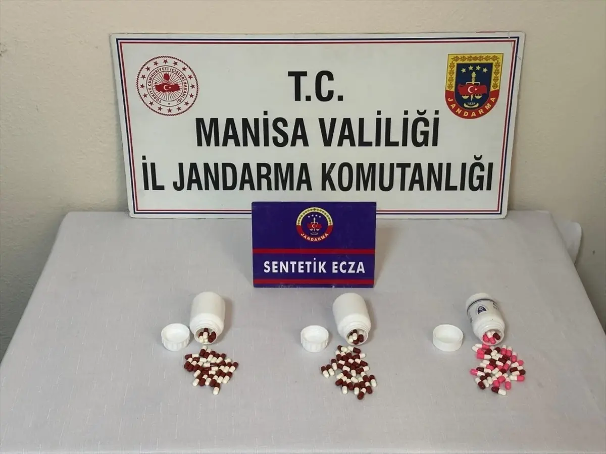 manisada uyusturucu ile iki zanli gozaltina alindi Jp2d2qu9