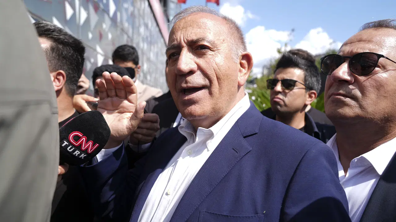 o sozleri gundem olmustu kayyum gursel tekin feto chpye sizdi dedigini reddetmedi sohbet ettigimiz gazeteci arkadaslar oldu ama j13ZSjFT