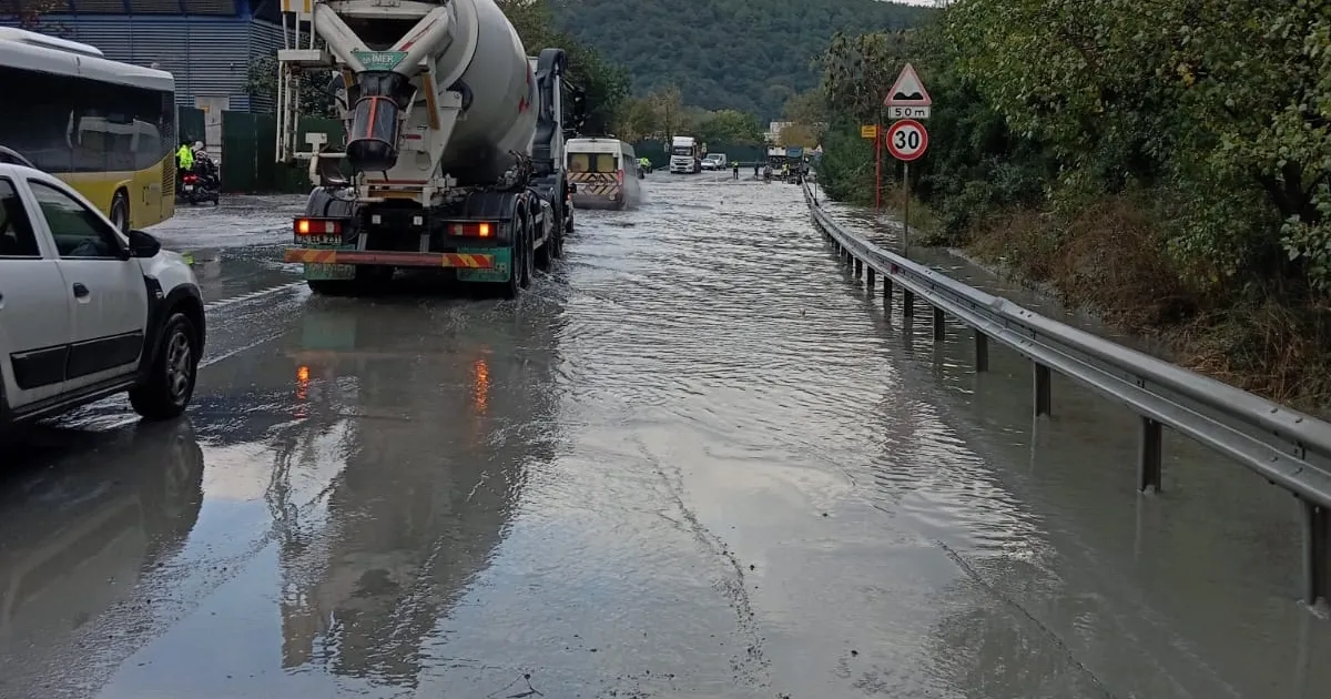 istanbulda sel alarmi 9uc8O3RA.webp