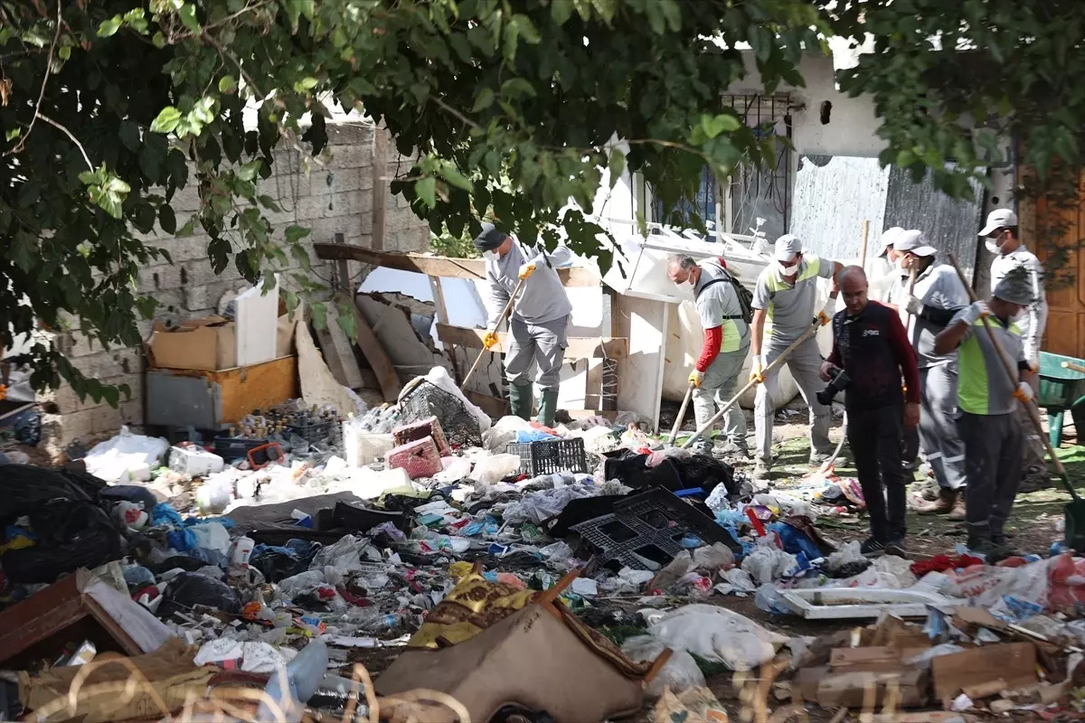 kepezde evlerden tonlarca cop cikarildi 5ykJMIkz